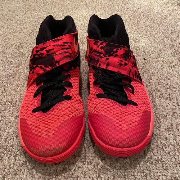 Nike Kyrie 2 - Picture 2 of 4